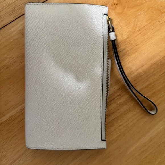 Coach Medium Phone Wallet - Picture 2 of 3